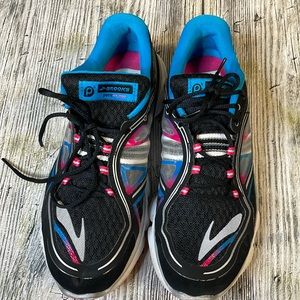 Brooks Sneakers